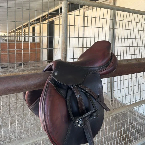 CWD SEO2 17.5 | Brown Leather Horse Saddle | English Jumping Saddle - Picture 3 of 4